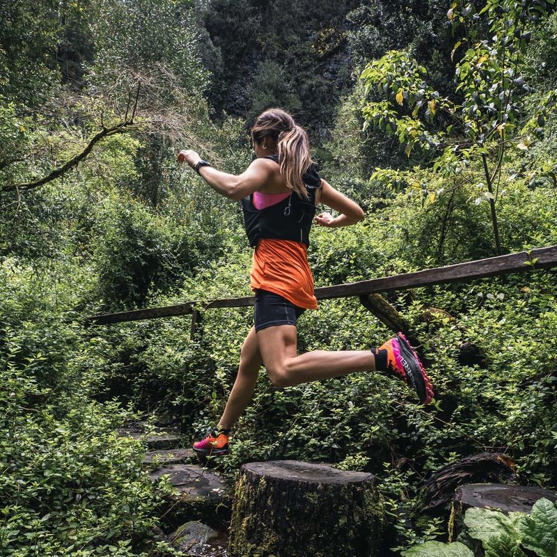 Polera-Mujer-Trail-Running-Edicion-Skyfire-Naranjo-Merrell